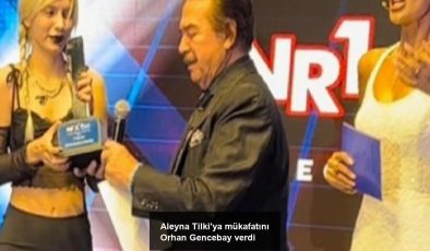 Aleyna Tilki’ya mükafatını Orhan Gencebay verdi
