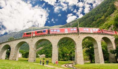 İsviçre’de dünya rekoru: En uzun yolcu treni sefer yaptı