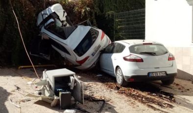 İzmir’de freni boşalan kamyon dehşet saçtı