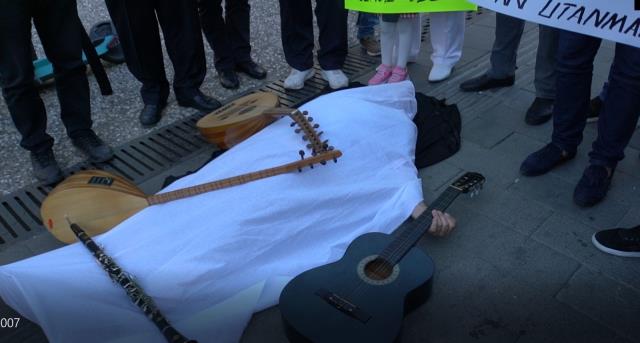 İzmirli müzisyenler öldürülen Onur Şener için sokağa döküldü!