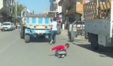 Adıyaman’da traktör römorkuna asılan çocuk düştü