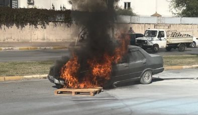 Antalya’da satış için notere götürmeye hazırlandığı araç yandı