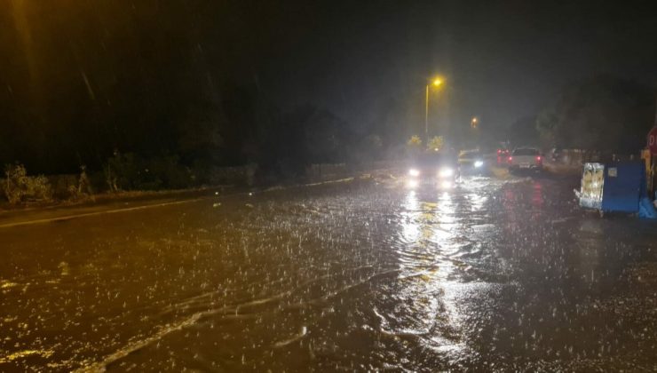 Bodrum’da sağanak sonrası cadde ve sokaklar suyla doldu