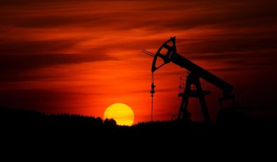 Brent petrolün varil fiyatı 97,58 dolar seviyesine geldi