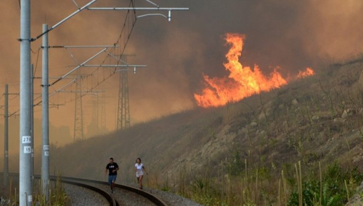 Bulgaristan’da askeri üste çıkan yangın 300 dekarlık alana yayıldı