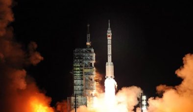 Çin’in 23 tonluk roket parçası Dünya’ya düştü