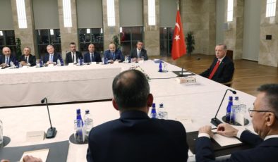 Cumhurbaşkanı Erdoğan, Kulüpler Birliği Yönetim Kurulu üyeleriyle görüştü
