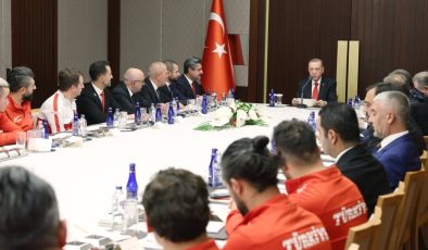 Cumhurbaşkanı Erdoğan, Türkiye Ampute Futbol Milli Takımı’nı kabul etti