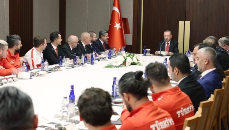 Cumhurbaşkanı Erdoğan, Türkiye Ampute Futbol Milli Takımı’nı kabul etti