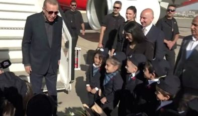 Cumhurbaşkanı Erdoğan’a minik kondüktörlerden sevgi seli