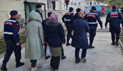Edirne’de yasadışı yollarla ülkeden kaçmak isteyen 77 terörist tutuklandı
