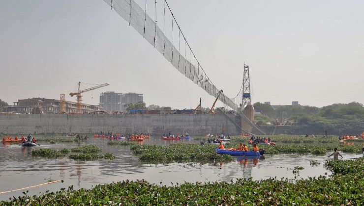 Hindistan’da çöken köprünün yeni görüntüleri ortaya çıktı