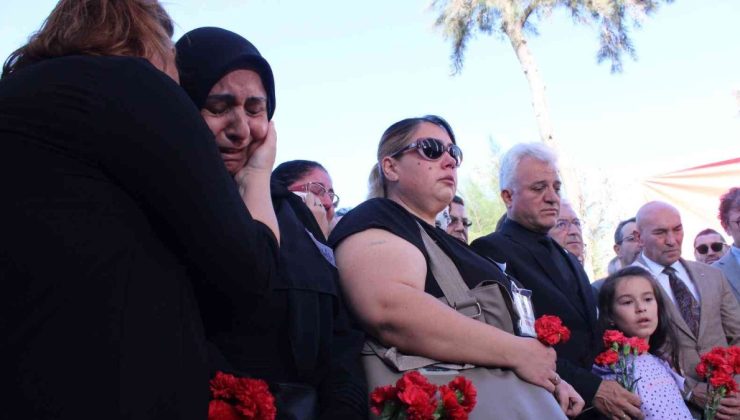 İzmir depreminde hayatlarını kaybedenler gözyaşları ile anıldı