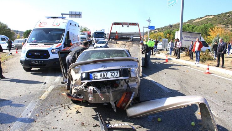 Manisa’da otomobiller çarpıştı: 4 yaralı