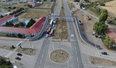 Sivas’ta şaşırtan yaya üst geçidi: 20 metre için 200 metre yürünüyor