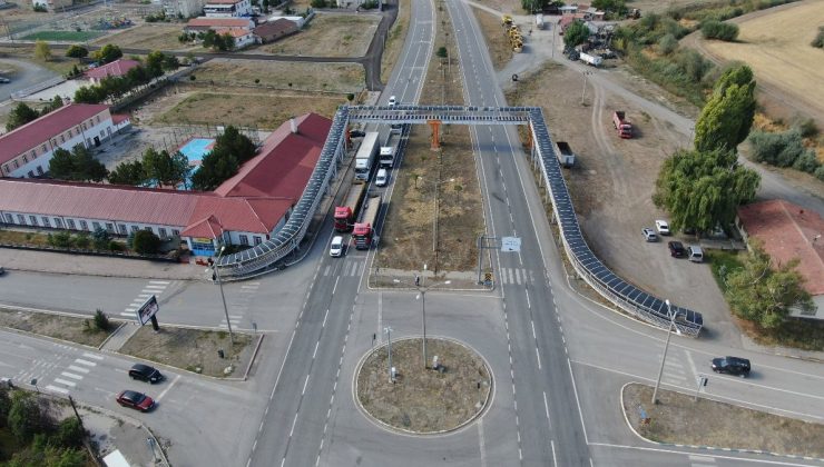 Sivas’ta şaşırtan yaya üst geçidi: 20 metre için 200 metre yürünüyor