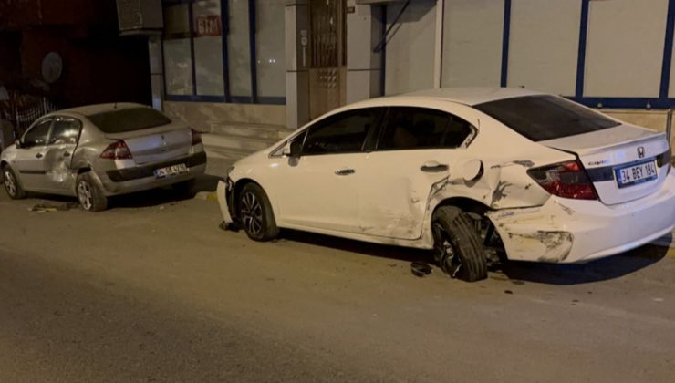 Üsküdar’da aşırı hızlı taksi şoförü park halindeki araçlara çarptı