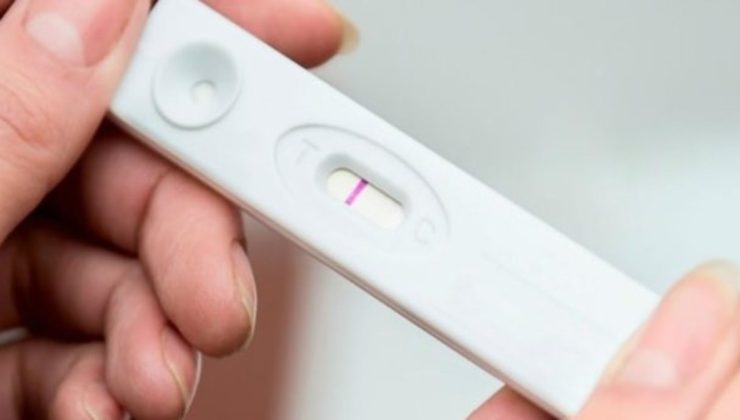 Vajinadan beyaz akıntı gelmesi hamilelik belirtisi mi?
