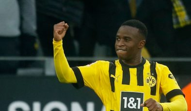 Youssoufa Moukoko, Bundesliga tarihine geçti