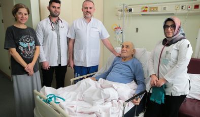 Antalya’da 85 yaşındaki hastanın kalp ameliyatı tıp literatürüne girdi
