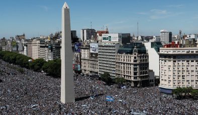 Arjantin’de milyonlar, Dünya Kupası’nı kazanan futbolcuları karşıladı
