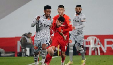 Başakşehir, Ümraniyespor’u deplasmanda 3-1 yendi