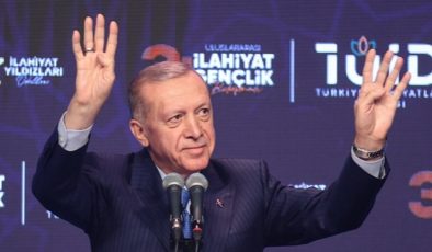 Cumhurbaşkanı Erdoğan’dan başörtüsüne referandum çağrısı