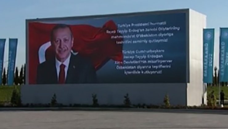 Cumhurbaşkanı Erdoğan’ın fotoğrafı Semerkant Havalimanı’na yansıtıldı