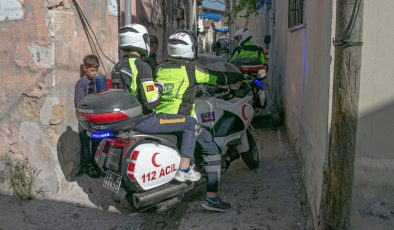 Hatay’ın dar sokaklarında hastalara motorize sağlık ekipleri yetişiyor