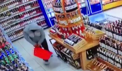 Maltepe’de 6 bin TL değerinde alkol çalan hırsızlar kamerada