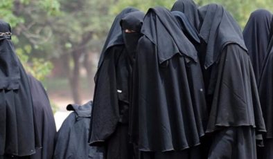 Suudi Arabistan’da kız öğrencilerin sınava kara çarşafla girmesi yasaklandı