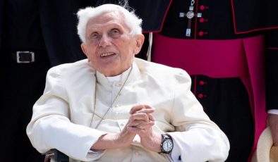 Vatikan: Eski Papa Benedict’in durumu ciddi