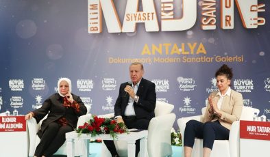 Cumhurbaşkanı Erdoğan, Antalya’da kadınlarla bir araya geldi