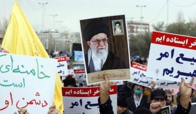 İran’da bu kez hükümet destekçileri sokağa çıktı