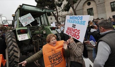 İspanya’da kuraklık ve su krizi nedeniyle çiftçiler hükümeti protesto etti