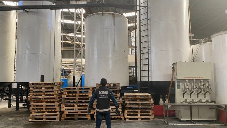 İzmir’de bir depodan, 150 ton karışımlı akaryakıt çıktı