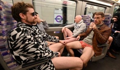Londra’da Pantolonsuz Metro Günü etkinliği