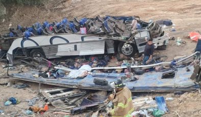 Meksika’da otobüs uçuruma yuvarlandı: 15 ölü 24 yaralı
