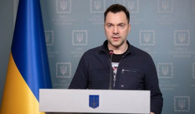 Zelensky’nin danışmanı Oleksiy Arestovych istifa etti
