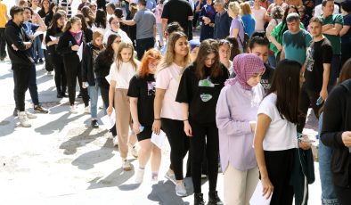 2,5 milyon aday üniversite sınavının ikinci oturumu için ter dökmeye başladı