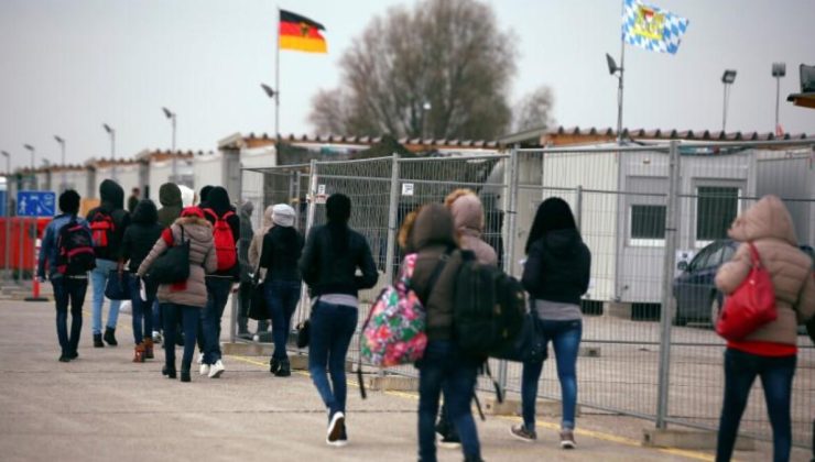 Almanya, ülke dışından göçmenlerin gelişini kolaylaştırıcı adımlar attı