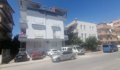 Antalya’da iki daire kiralayıp birinde oturdu diğerinde uyuşturucu yetiştirdi