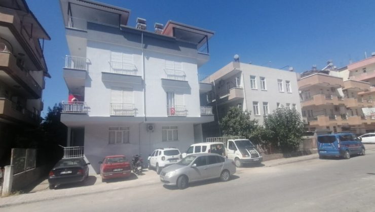 Antalya’da iki daire kiralayıp birinde oturdu diğerinde uyuşturucu yetiştirdi