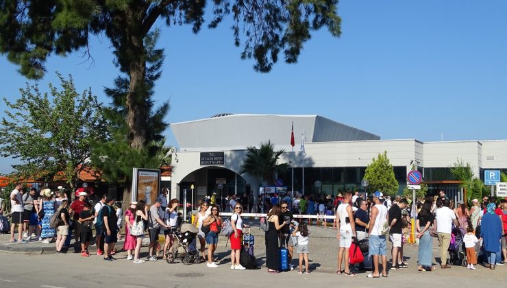 Bayram tatilinde Yunan adalarına akın ettiler