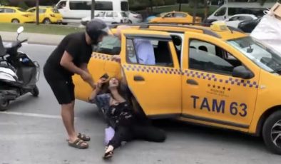 Beyoğlu’nda taksiciyle iletişim kuramayan yabancı uyruklu kadın kendini yere attı