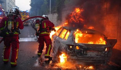 Bir gencin polis ateşiyle ölümünün ardından Fransa karıştı