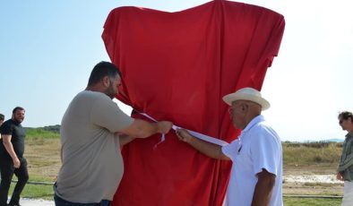 CHP’li Gömeç Belediyesi düzenlediği törenle heykel açılışı yaptı