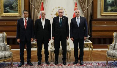 Cumhurbaşkanı Erdoğan, Vedat Işıkhan ve Türk-İş Başkanlarını kabul etti