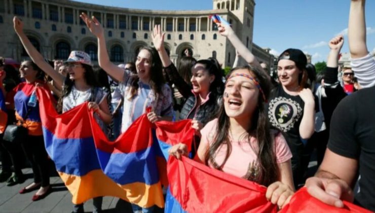 Ermenistan’da kadınlara gönüllü askerlik onayı