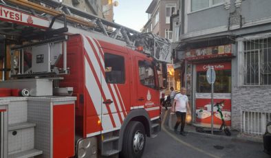 İstanbul Fatih’te itfaiye dar sokaklar yüzünden yangına ulaşmakta zorlandı